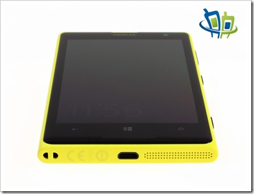 Nokia Lumia 1020 Review - Bottom